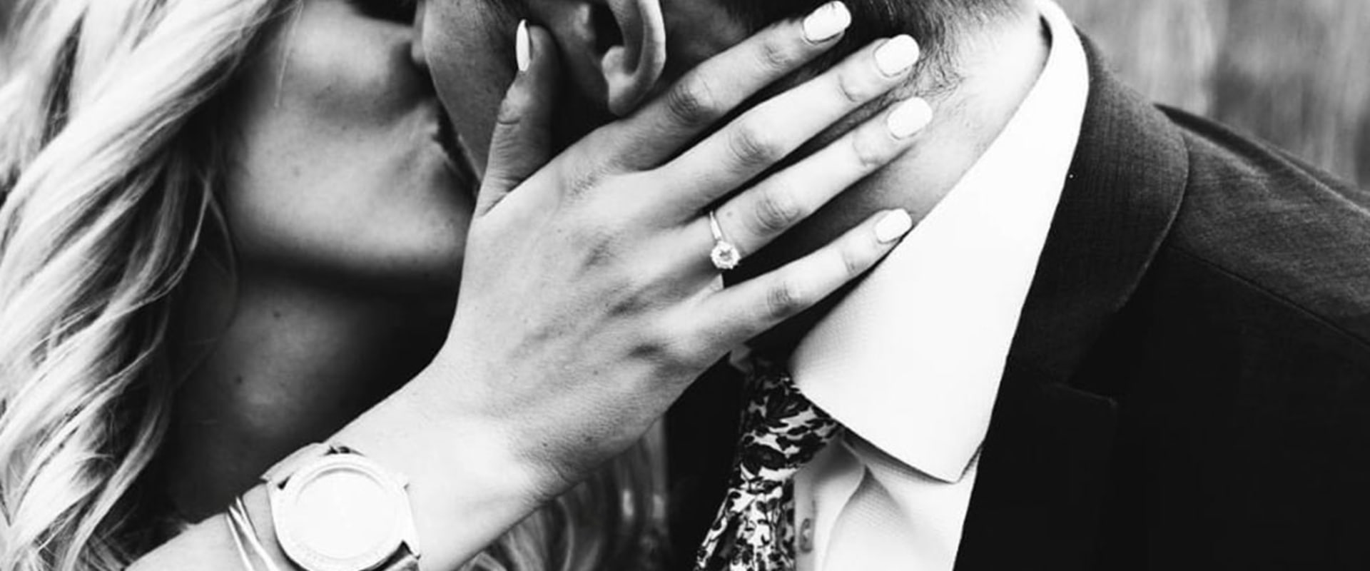 Explore ubicaciones interiores alternativas para bodas y fotos de compromiso