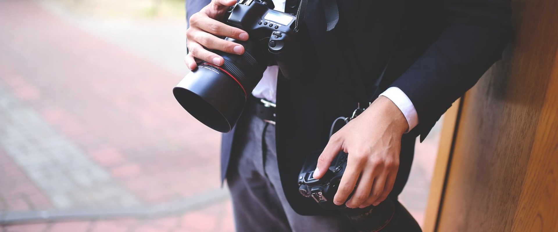 Cámaras y lentes: equipo esencial para los fotógrafos de bodas