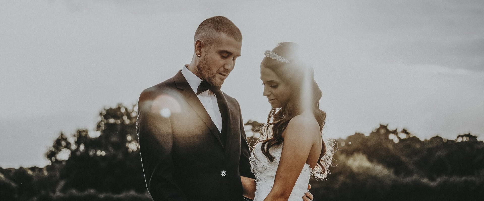 Ángulos únicos para poses creativas de fotografía de bodas