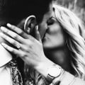Explore ubicaciones interiores alternativas para bodas y fotos de compromiso