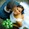 Concéntrese en las expresiones naturales en las poses de fotografía de bodas