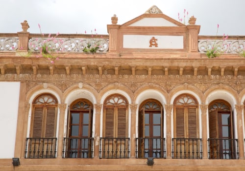 Explorando edificios históricos y museos para ubicaciones de fotografía de bodas