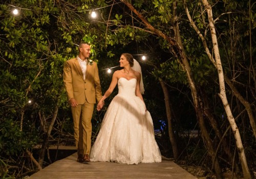 Explorando parques y jardines para encontrar el lugar perfecto para fotografiar bodas al aire libre